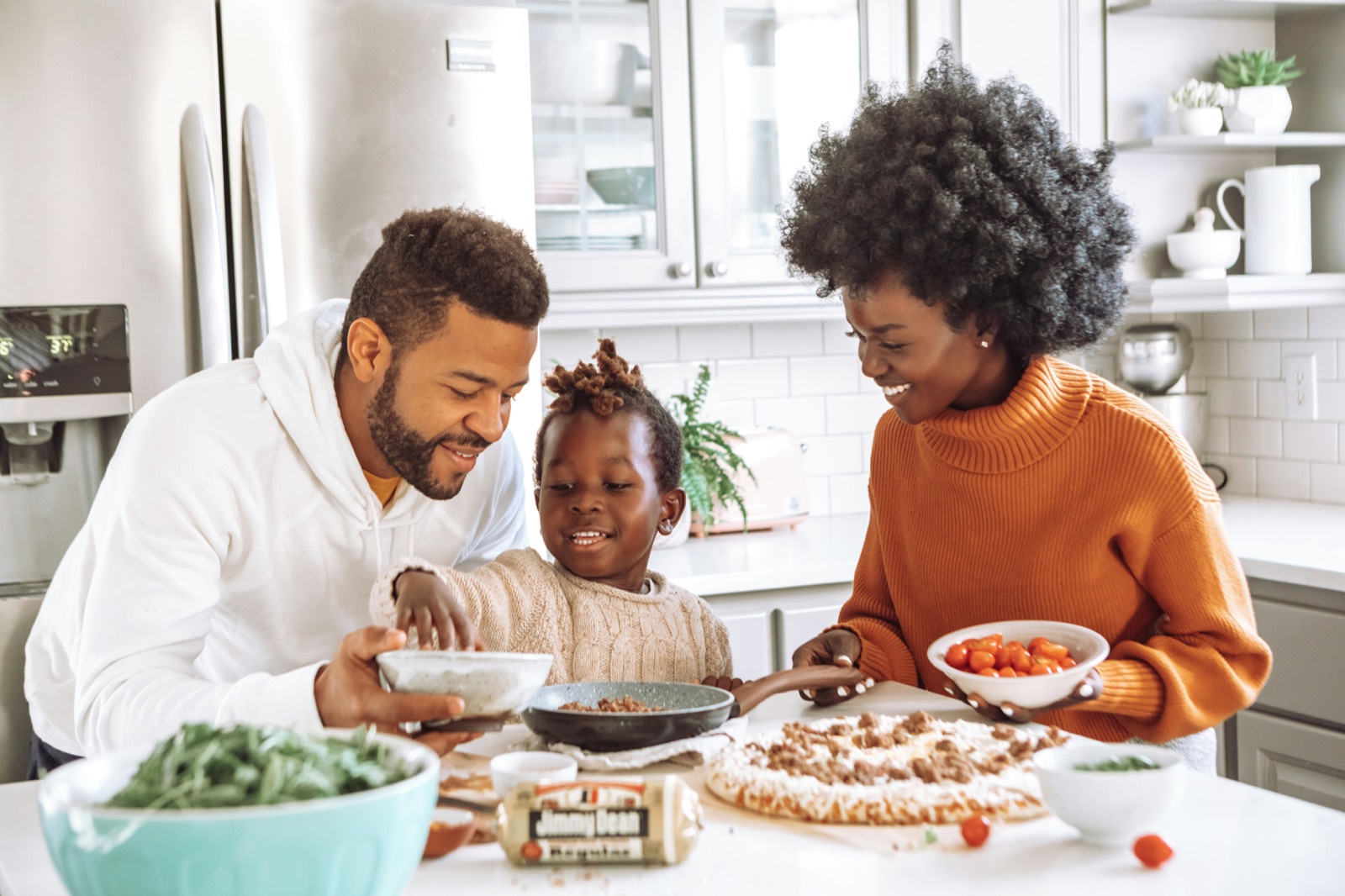 Couple planning meals with meal planner app